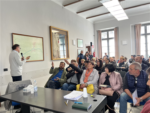 Il Comune di Santena incontra i commercianti: confronto aperto sul futuro di Piazza Martiri